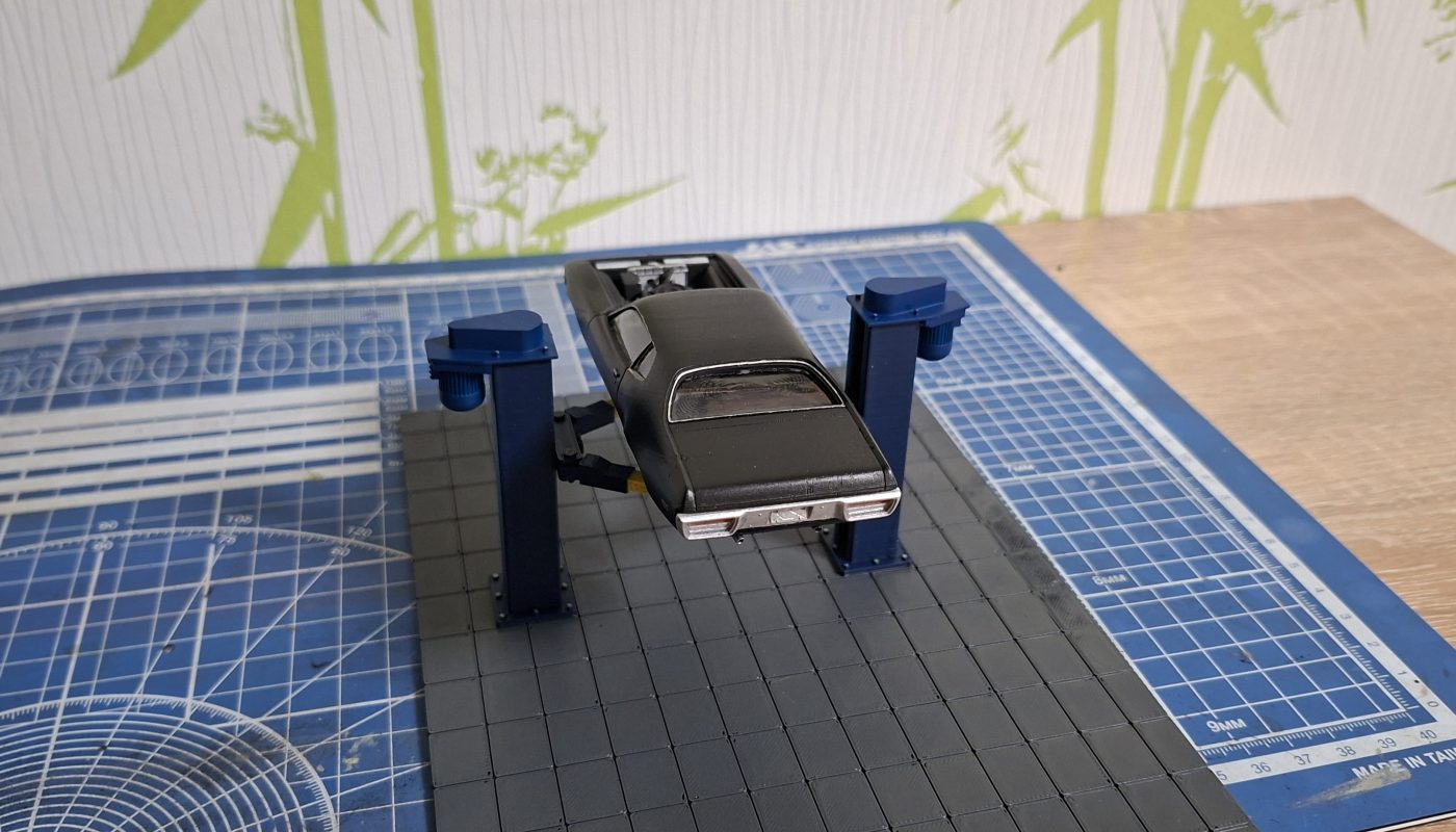 Модель автомобильного подъемника 1:43